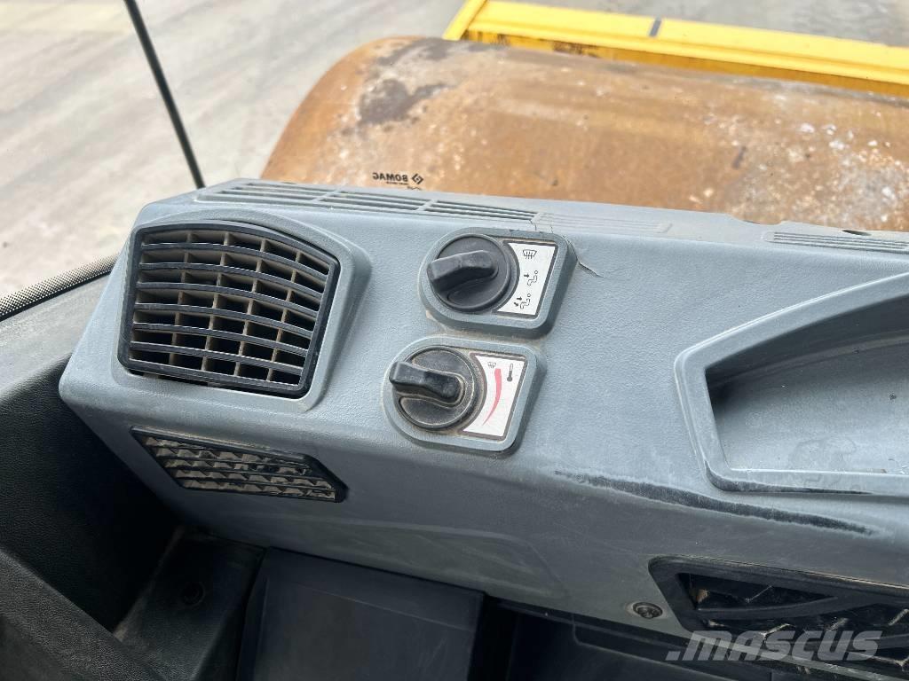 Bomag BW213D-5 Erdbauwalzen