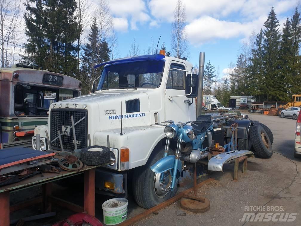 Volvo N7 4X2 Absetzkipper