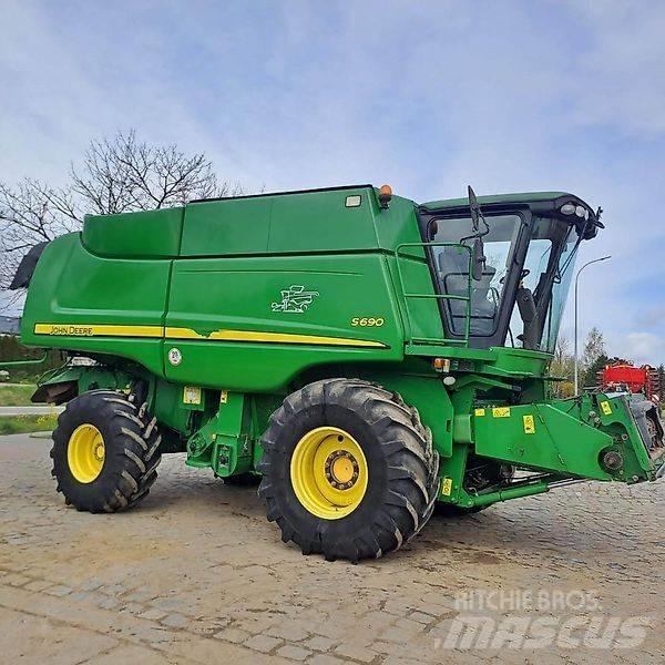 John Deere S 690 Mähdrescher