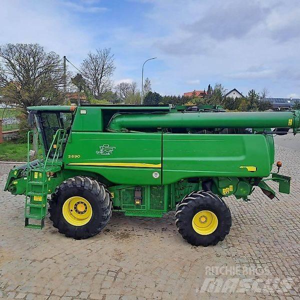 John Deere S 690 Mähdrescher