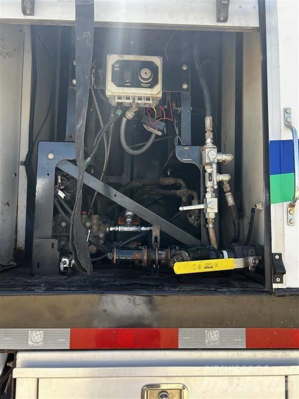 Kenworth T880 Saug- und Druckwagen