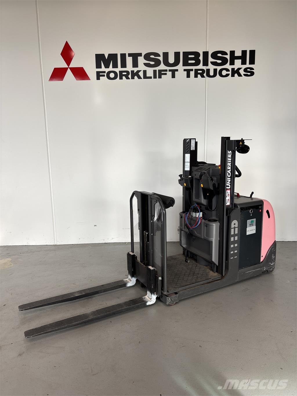 UniCarriers EPL100 Niederhub-Kommissionierer