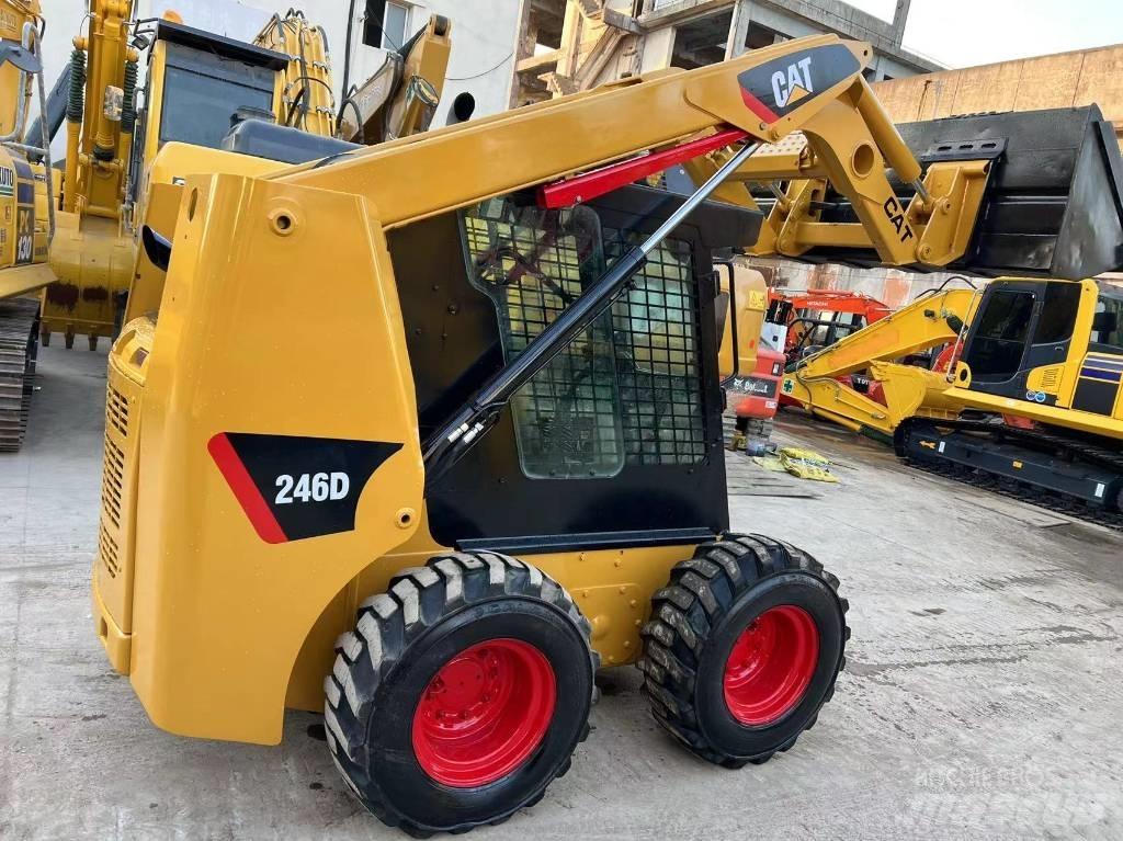 CAT 246D Kompaktlader