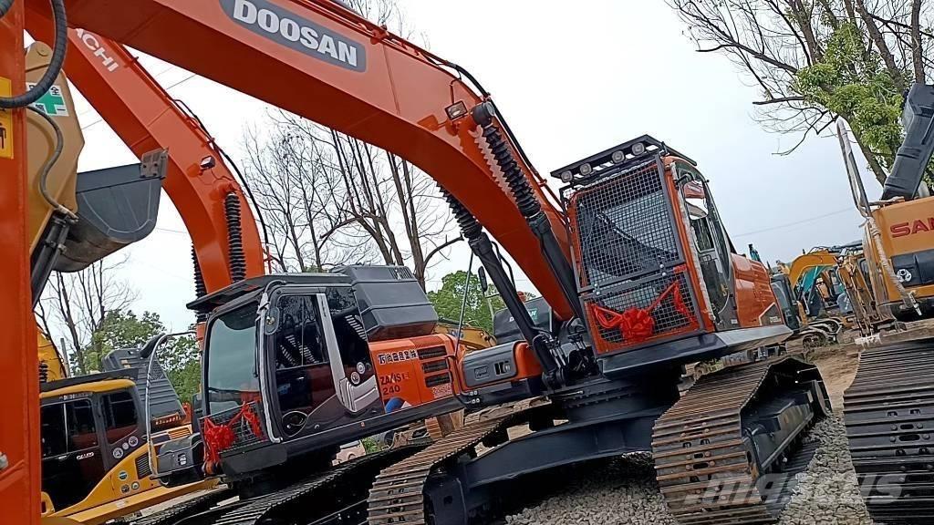 Doosan DX 225 LC Raupenbagger