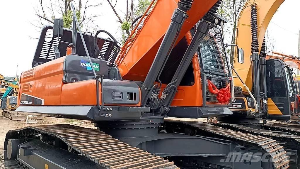 Doosan DX 225 LC Raupenbagger