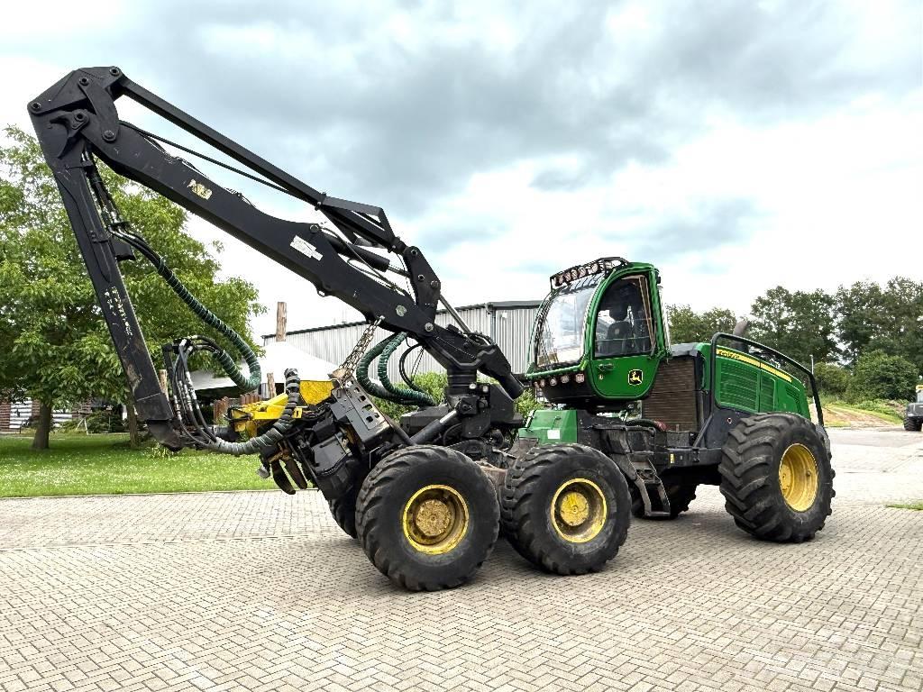 John Deere 1470 G Harvester