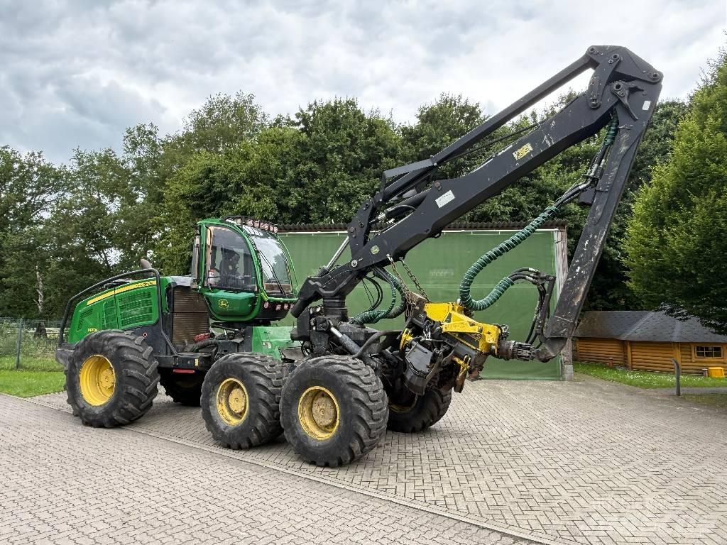 John Deere 1470 G Harvester