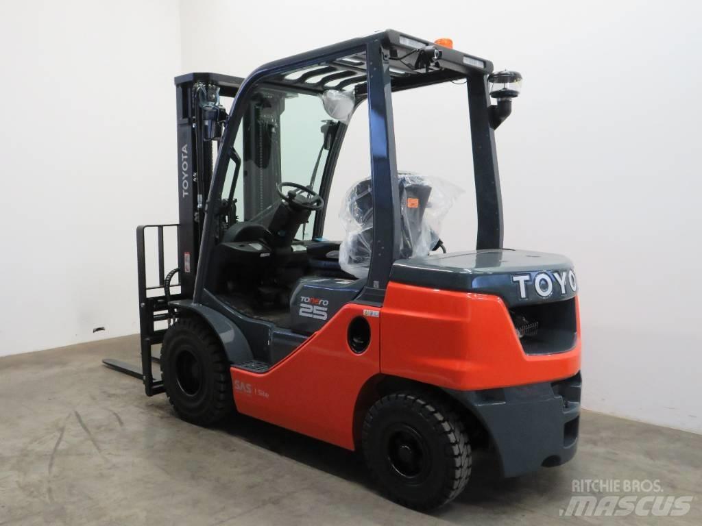 Toyota 8 FDF 25 Diesel Stapler