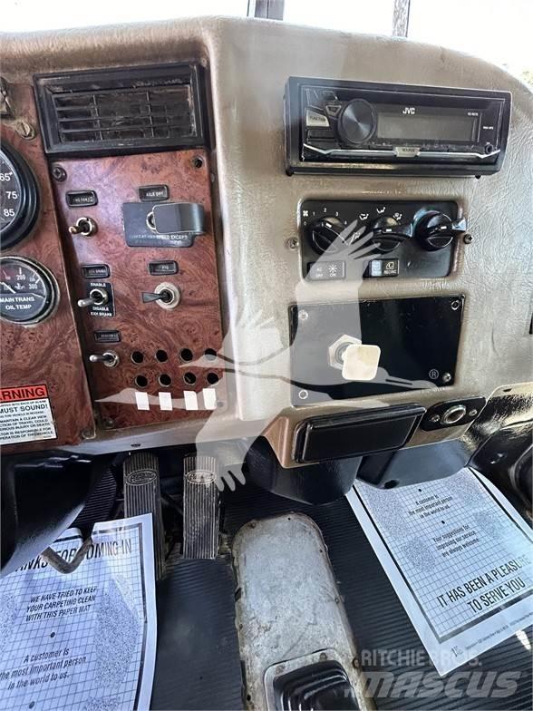 Peterbilt 330 Sonstige Baumaschinen