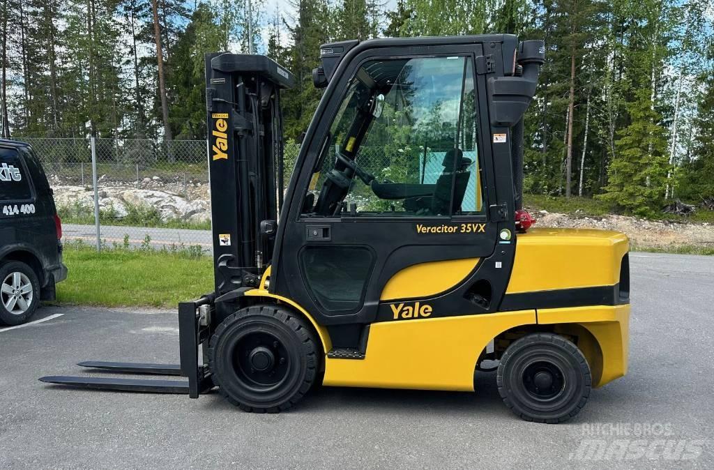Yale GDP 35 VX Diesel Stapler