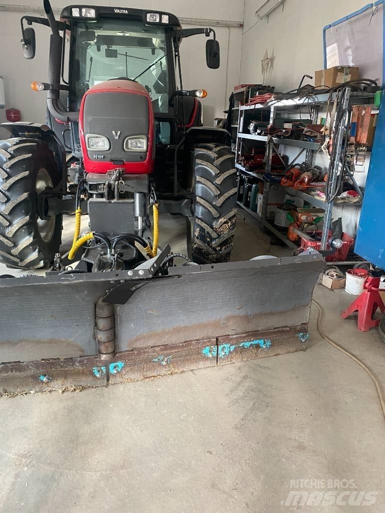 Valtra N 101 Traktoren