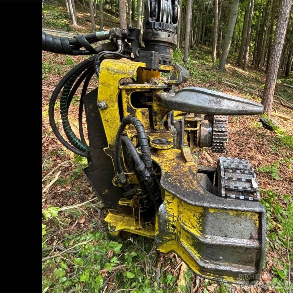 John Deere 1270 G Harvester
