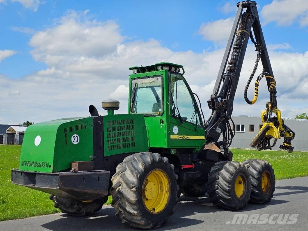 John Deere 1270 D Harvester
