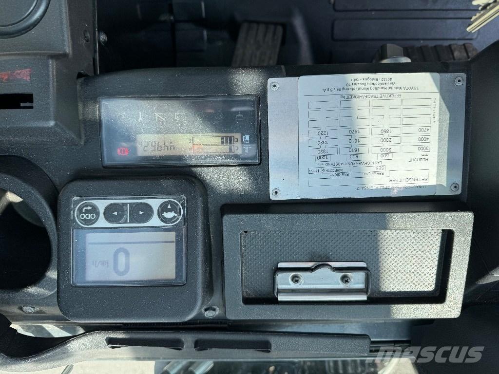 Toyota 06-8FD20F Diesel Stapler