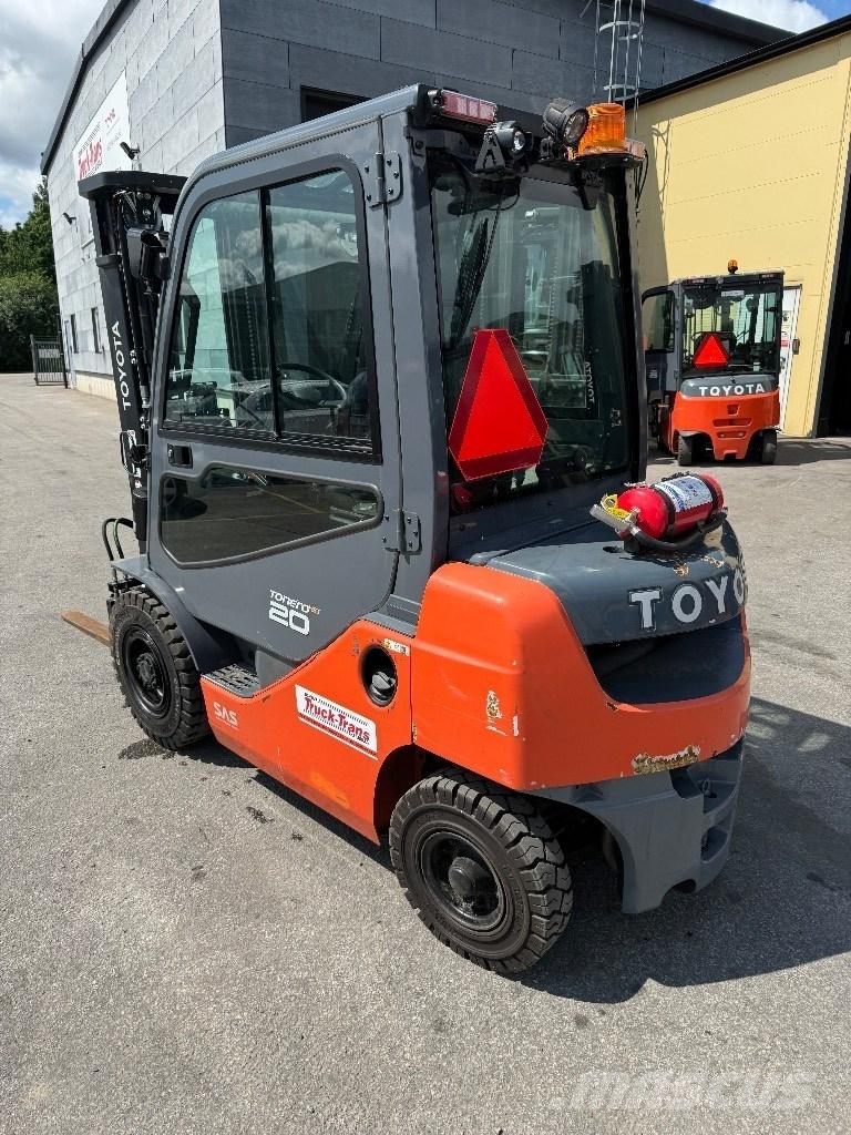 Toyota 06-8FD20F Diesel Stapler