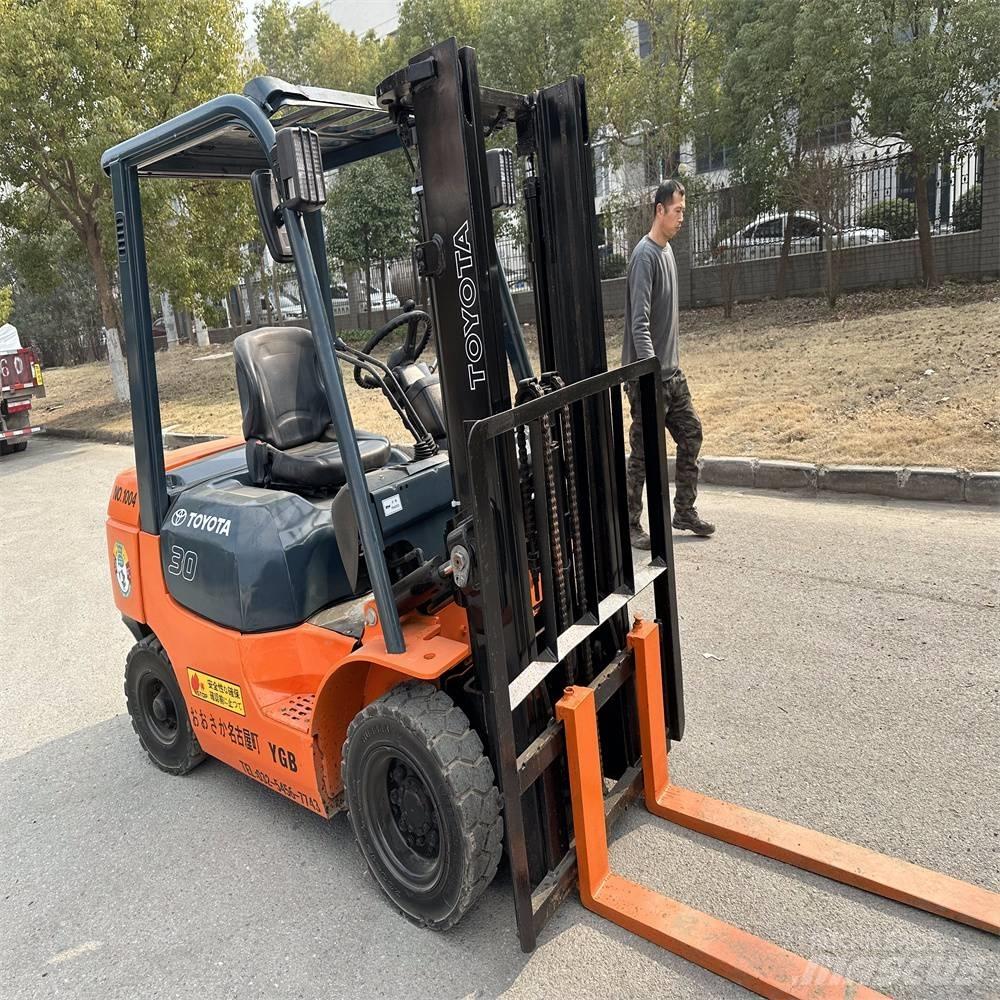 Toyota 02-7 FD F 30 Diesel Stapler