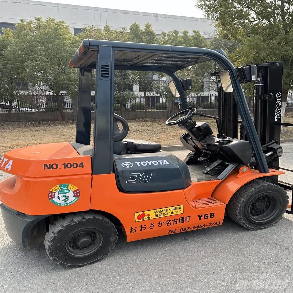 Toyota 02-7 FD F 30 Diesel Stapler