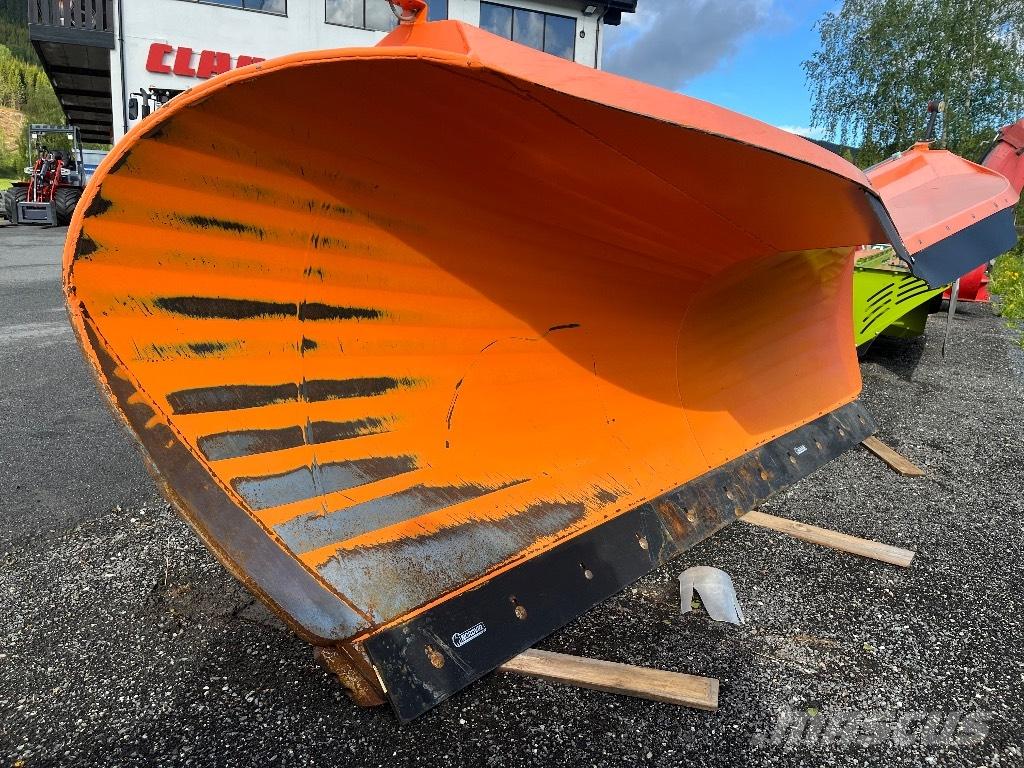 FMG PA330 Schneeschilde und -pflüge