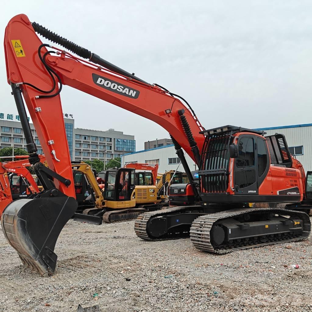 Doosan DX 225 LCA Raupenbagger