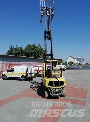 Hyster H 35 FT Gas Stapler