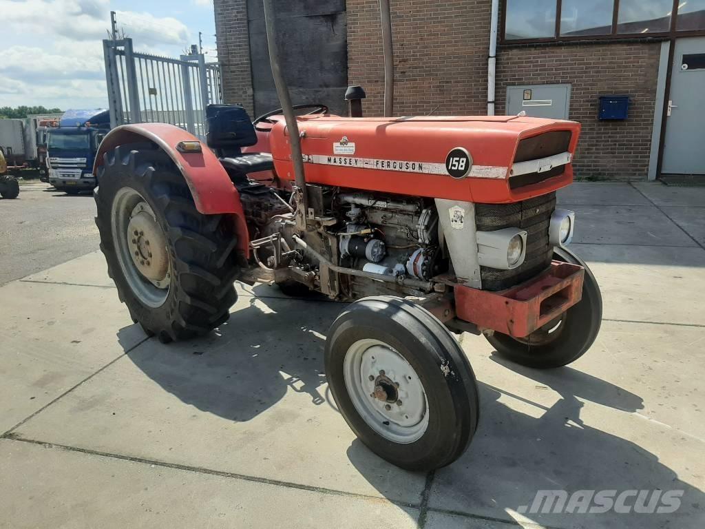 Massey Ferguson 158 Traktoren