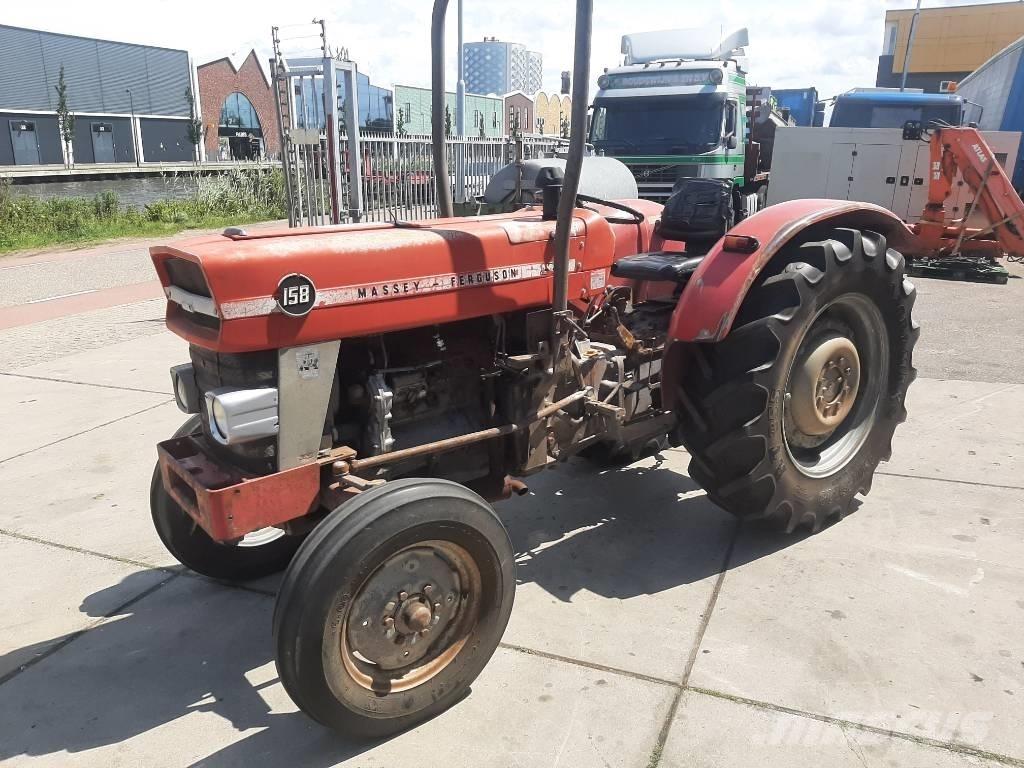 Massey Ferguson 158 Traktoren