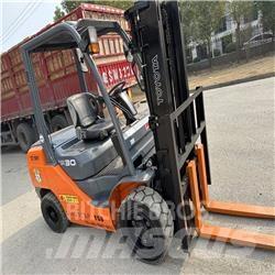 Toyota 8 FDK 30 Diesel Stapler