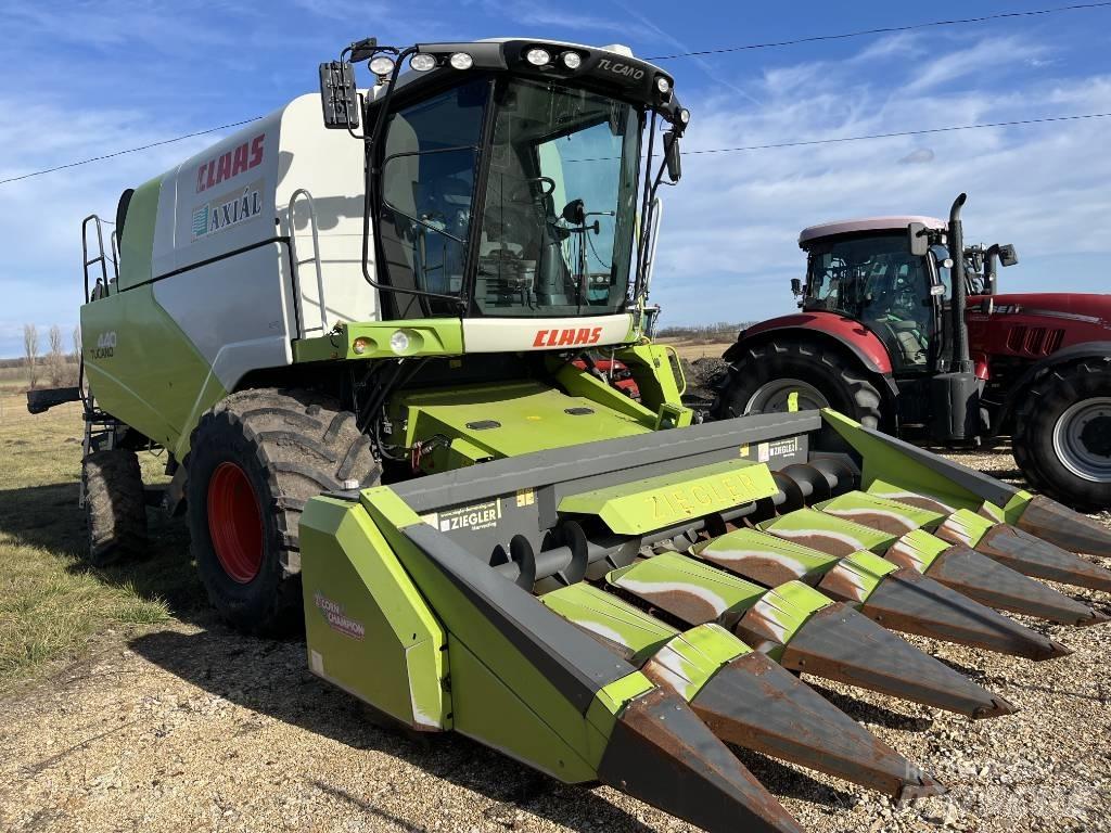 CLAAS Tucano 440 Mähdrescher