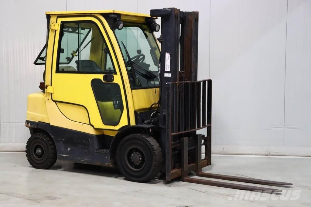 Hyster H2.5FT Gas Stapler