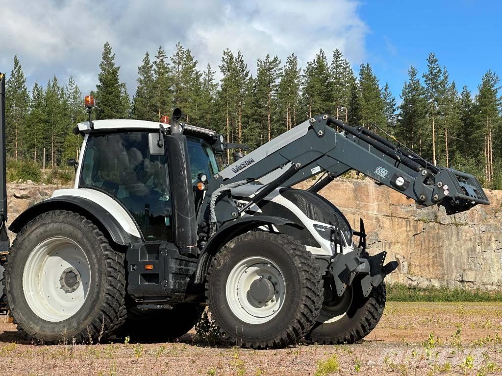 Valtra T 174 Traktoren