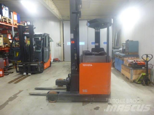Toyota BT RR B2 Schubmaststapler