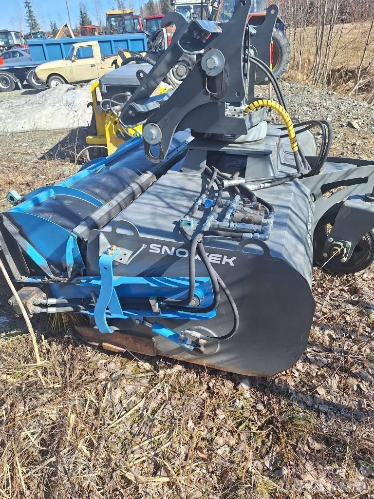 Snowek Circulus 220M Sand- und Salzstreuer