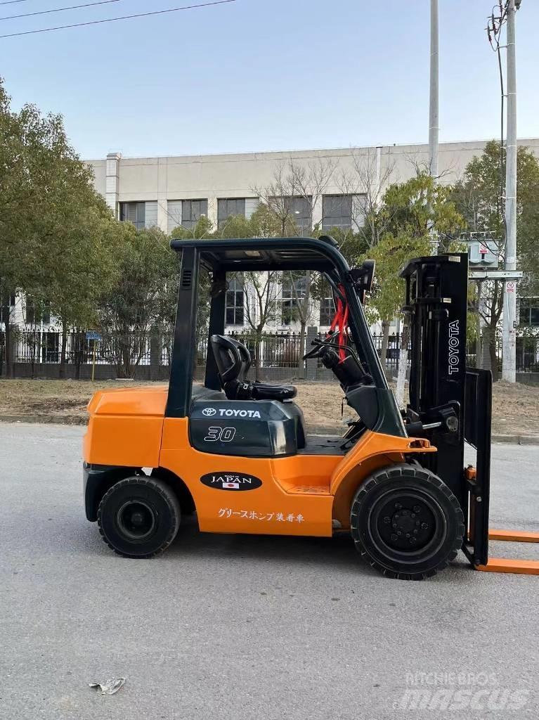 Toyota 7 FDN 30 Diesel Stapler