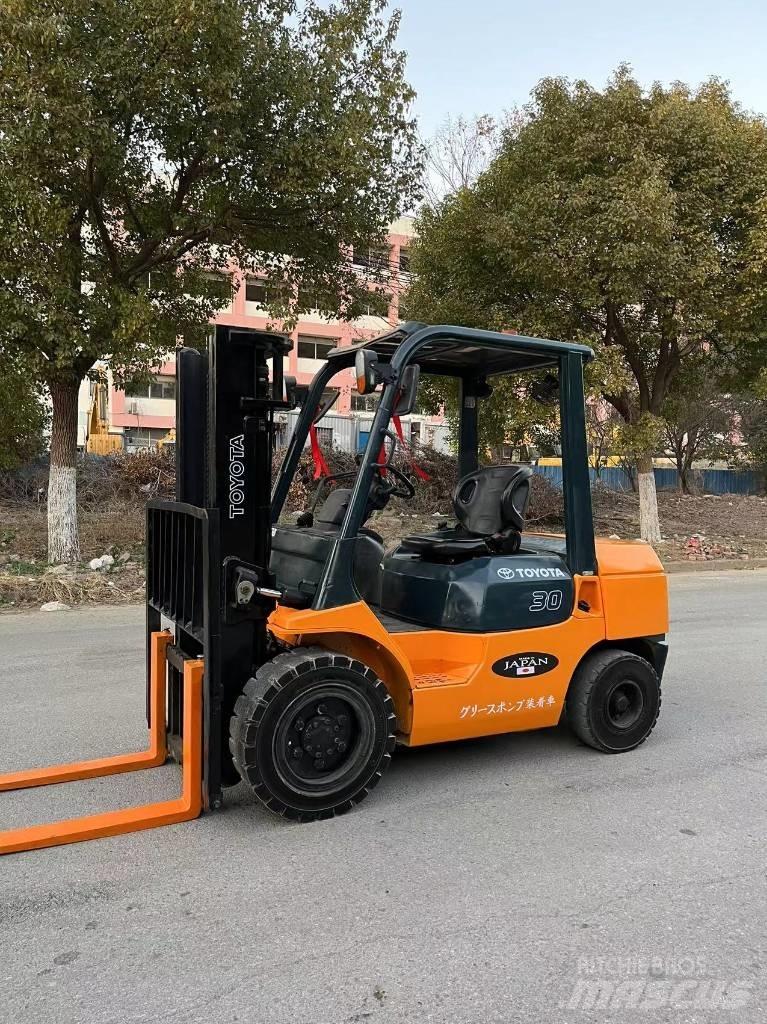 Toyota 7 FDN 30 Diesel Stapler