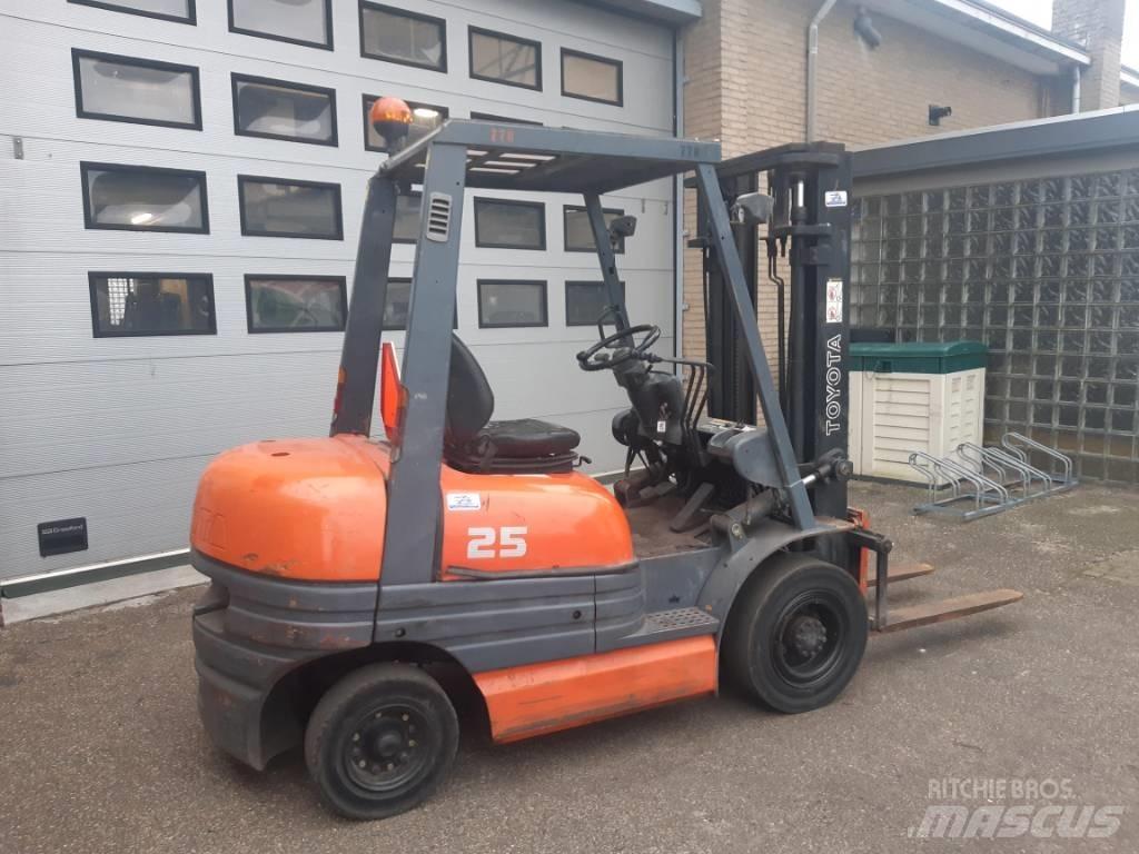 Toyota 6 FDF 25 Diesel Stapler
