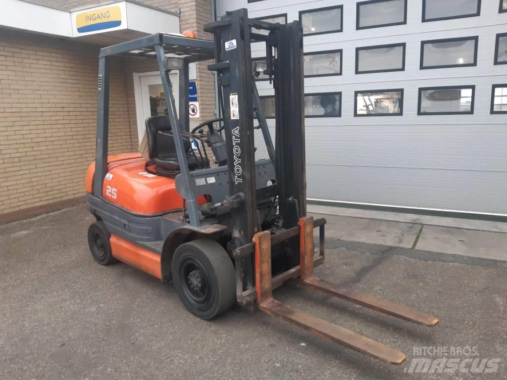 Toyota 6 FDF 25 Diesel Stapler
