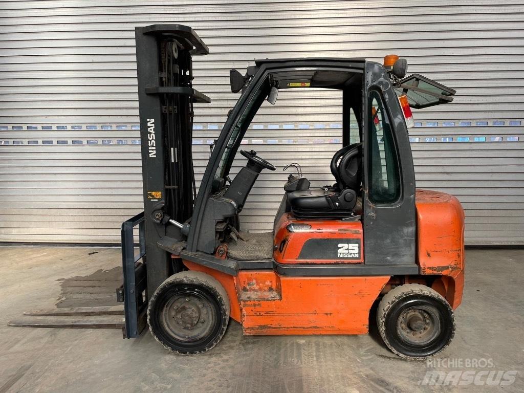 Nissan 25 Diesel Stapler