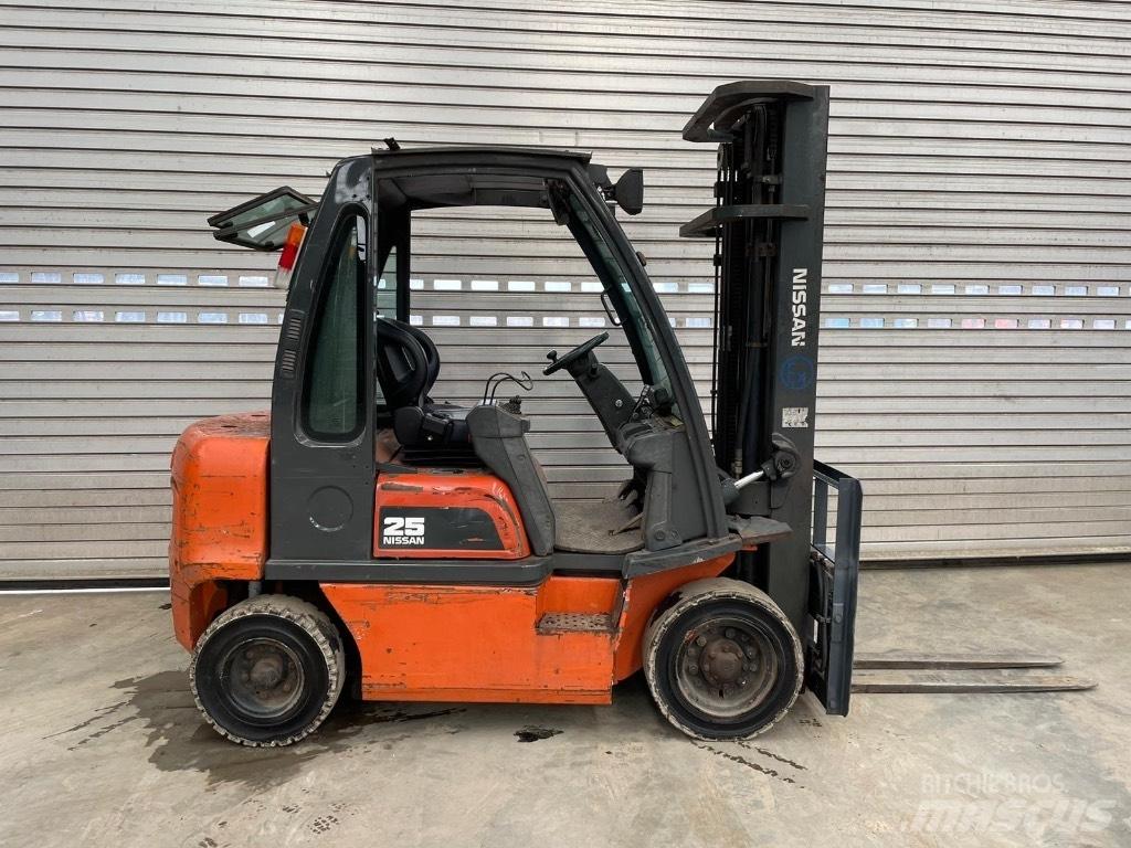 Nissan 25 Diesel Stapler