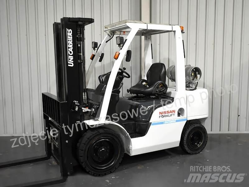 Nissan UG1F2A35DU Gas Stapler