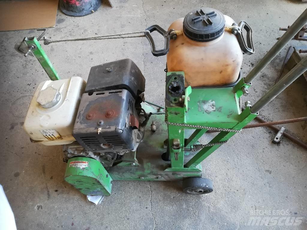  ŘEZAČKA SPÁR RS 400 Sonstige Baumaschinen