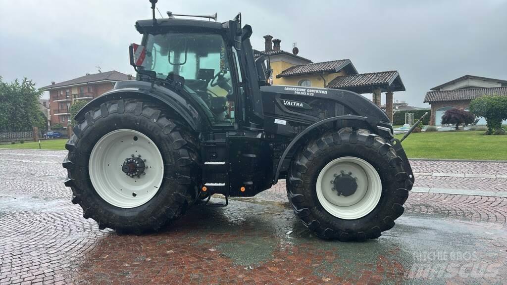 Valtra Q305 Traktoren