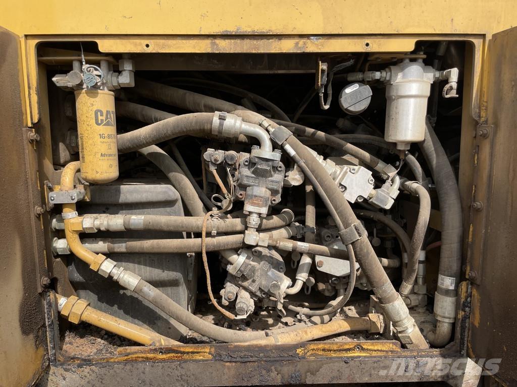 CAT AP555F Strassenfertiger