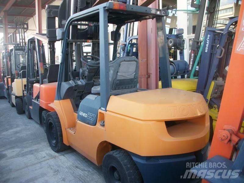 Toyota 7 FDJ 35 Diesel Stapler