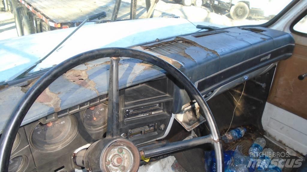 GMC Topkick Holztransportanhänger