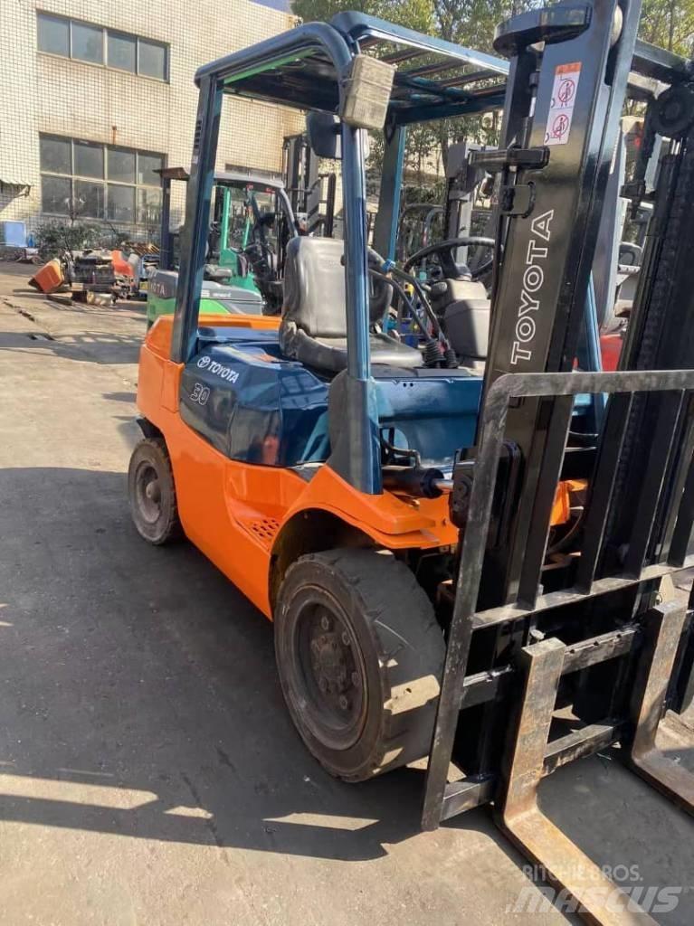 Toyota FD 30 Diesel Stapler