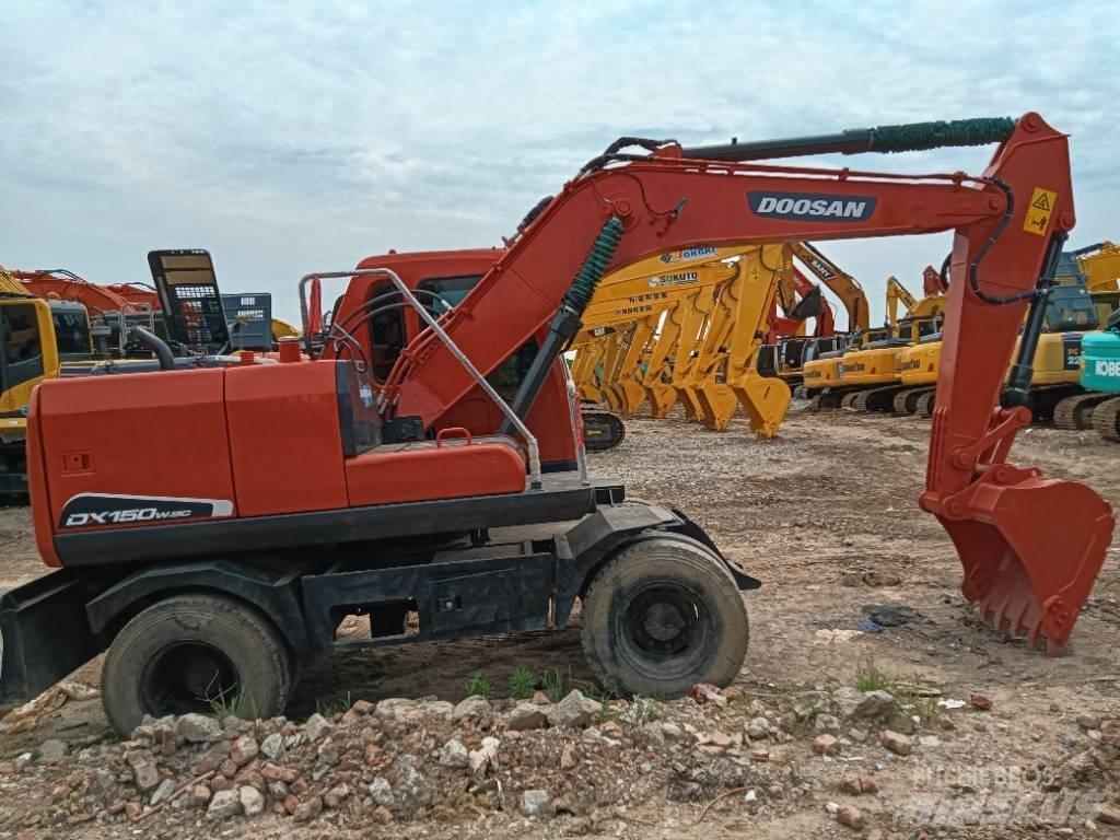 Doosan DH 150 W-7 Raupenbagger