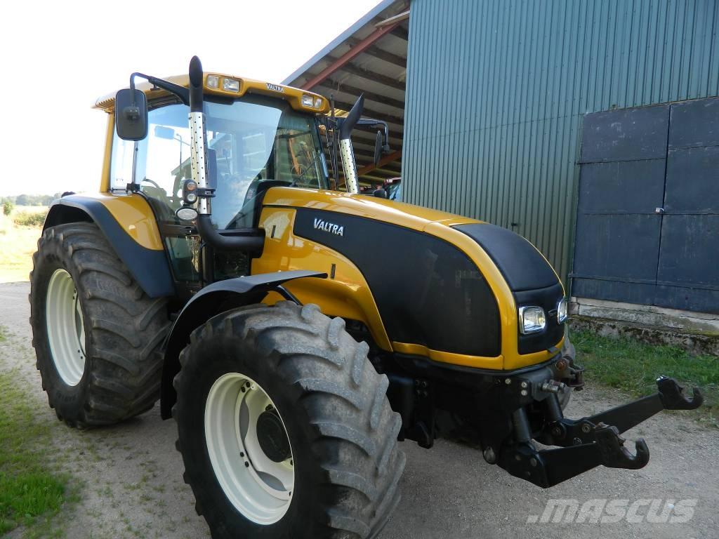 Valtra T 140 Traktoren