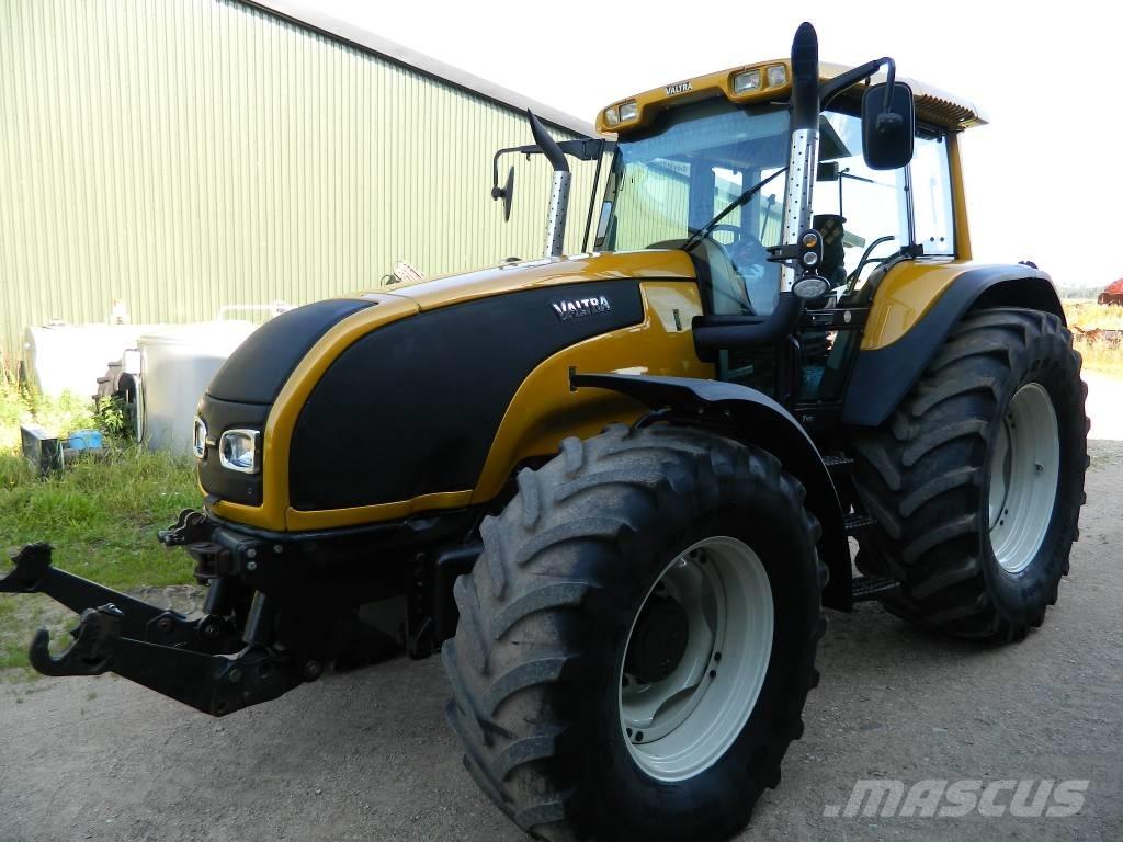 Valtra T 140 Traktoren