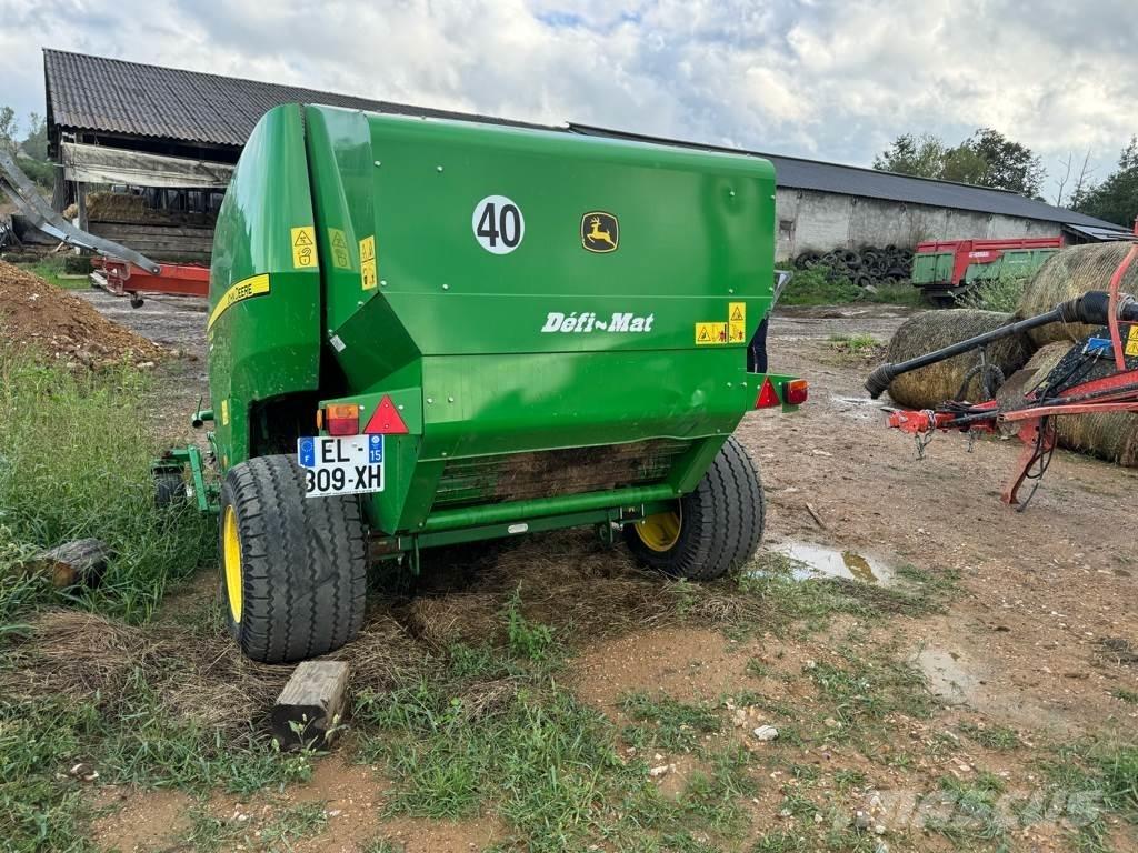 John Deere F441M Rundballenpressen