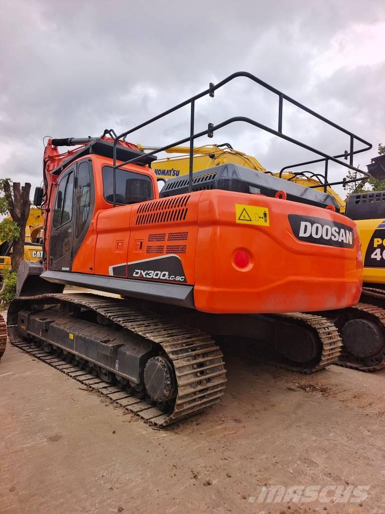 Doosan DX 300LC Raupenbagger